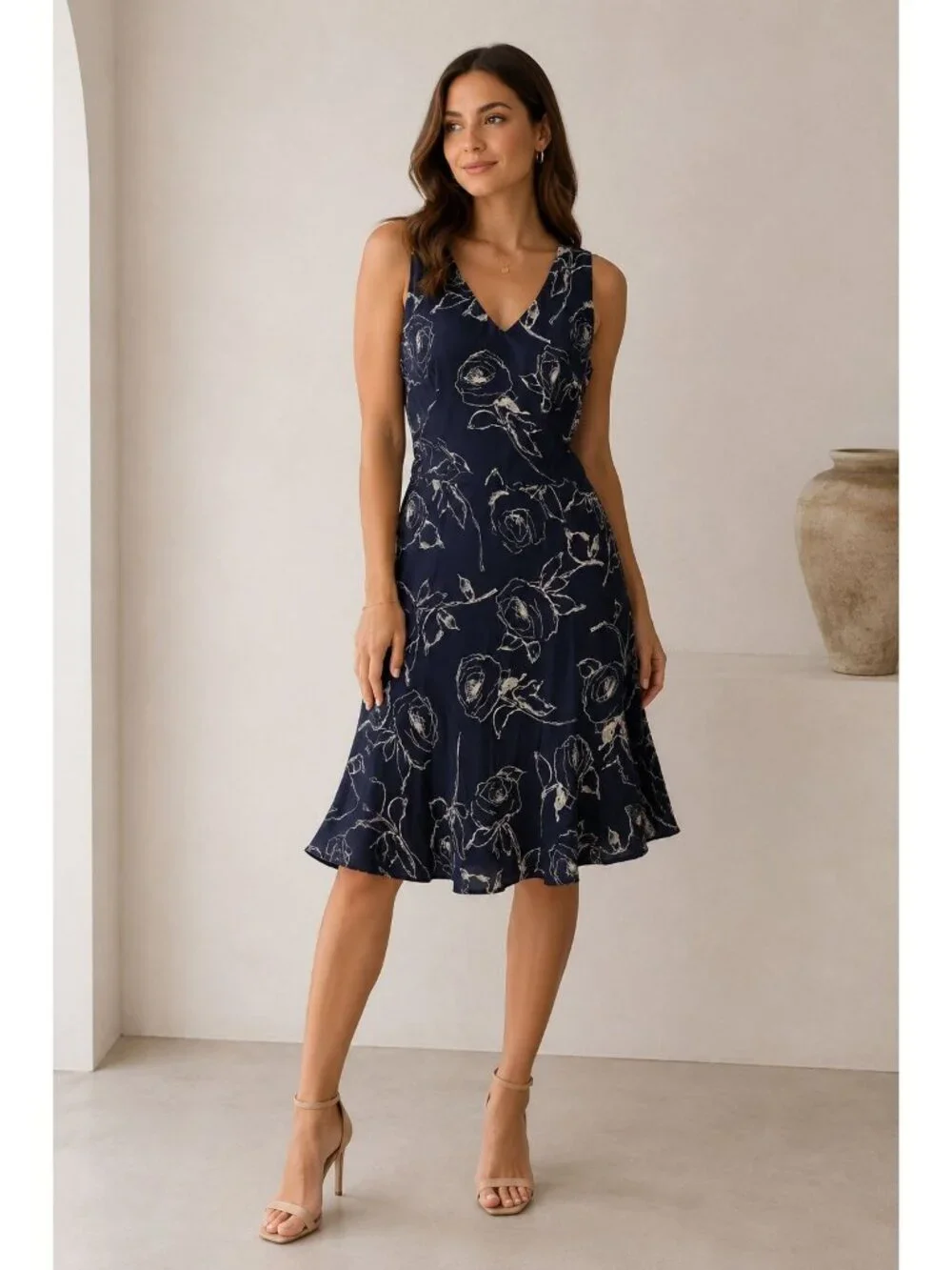 Ralph Lauren Navy Floral Sleeveless Dress Size 8 V-Neck 76% Acetate 20% Silk 4% - Picture 1 of 15